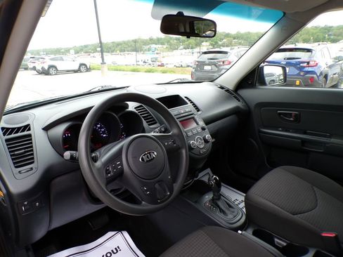 Used 2013 Kia Soul FWD image 10