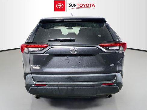 Used 2022 Toyota RAV4 LE FWD image 5