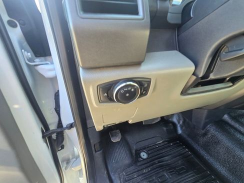 Used 2022 Ford F250 XL w/ Power Equipment Group image 9