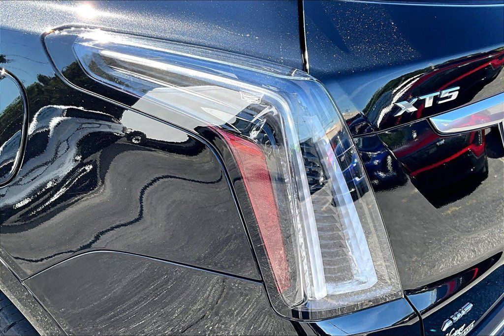Used 2023 Cadillac XT5 Sportv w/ Technology Package AWD/4WD image 23
