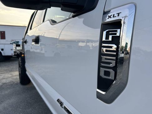 Used 2019 Ford F250 XLT w/ FX4 Off-Road Package AWD/4WD image 13
