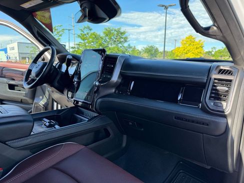 Used 2025 RAM 2500 Limited AWD/4WD image 39