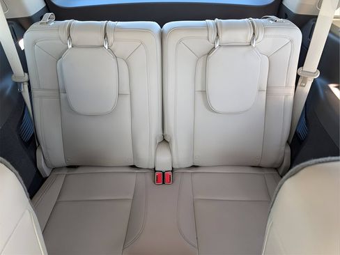 Used 2023 Lincoln Aviator Reserve w/ Equipment Group 201A RWD image 16