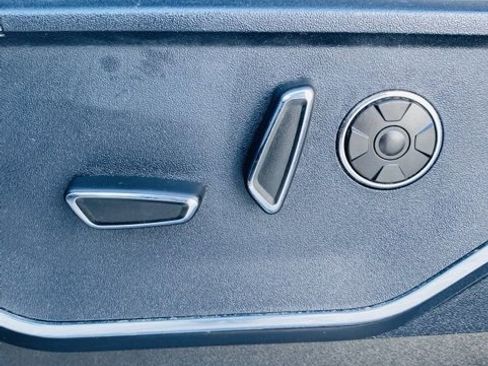 Used 2021 Ford F150 Platinum image 11
