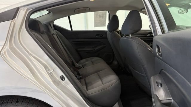 Used 2025 Nissan Altima 2.5 SV FWD image 23