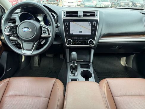 Used 2018 Subaru Outback 2.5i Touring w/ Popular Package #3 AWD/4WD image 9
