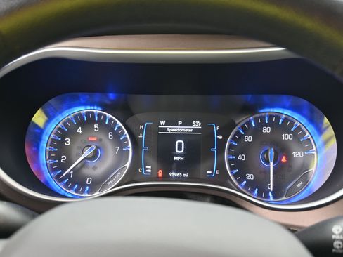 Used 2021 Chrysler Voyager Lxi image 22