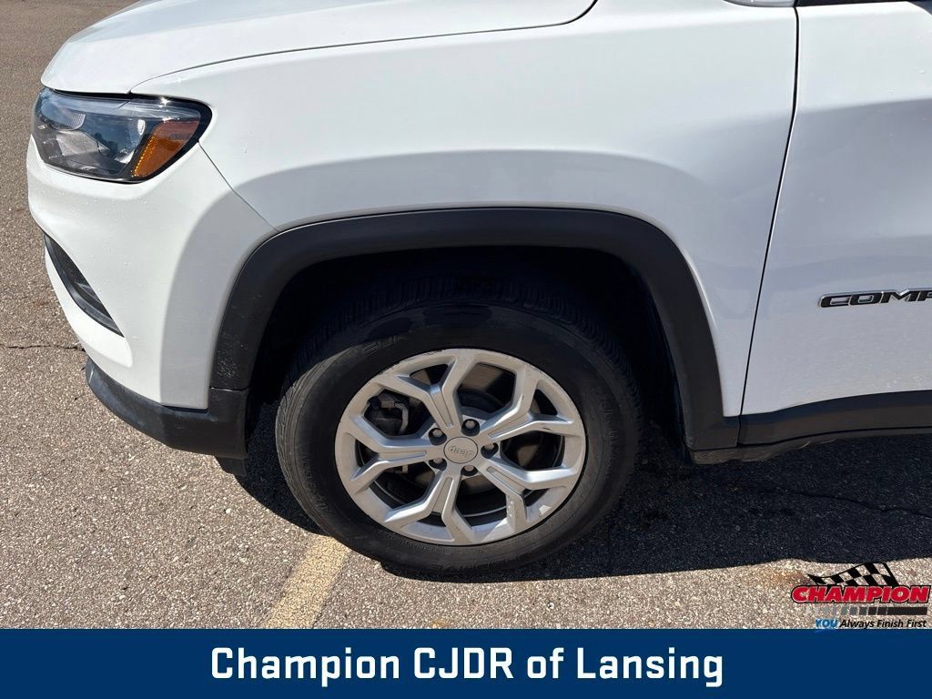 Used 2024 Jeep Compass Latitude AWD/4WD image 30