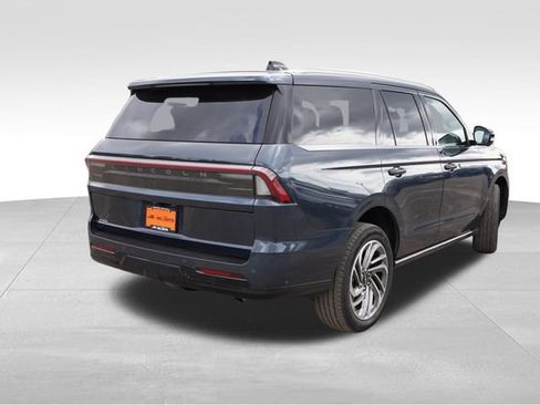 Used 2025 Lincoln Navigator Reserve AWD/4WD image 5