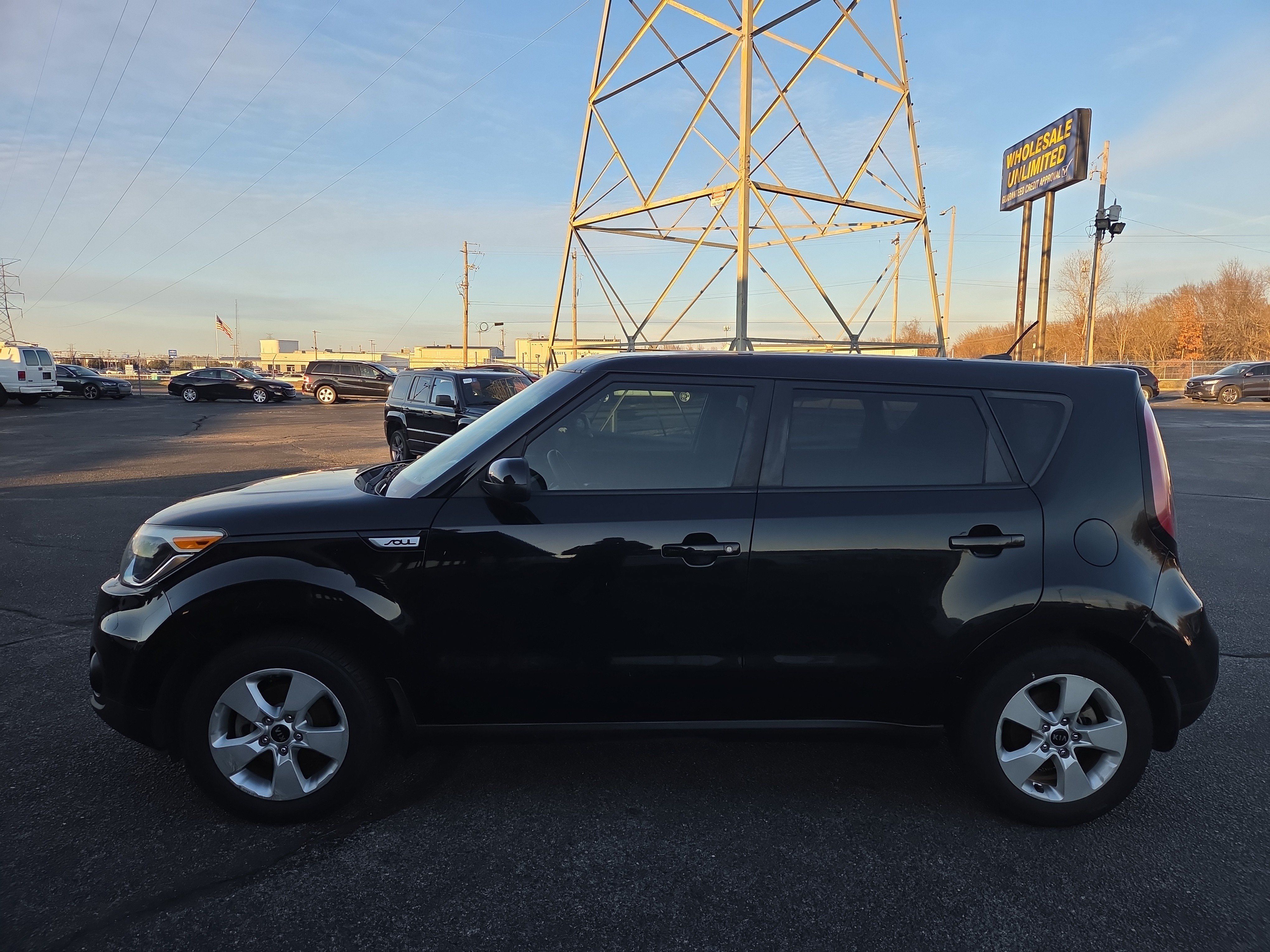 Used 2018 Kia Soul w/ Convenience Package FWD image 2