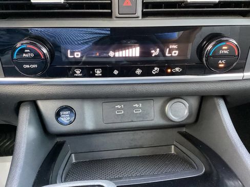 Used 2025 Nissan Rogue SV AWD/4WD image 19