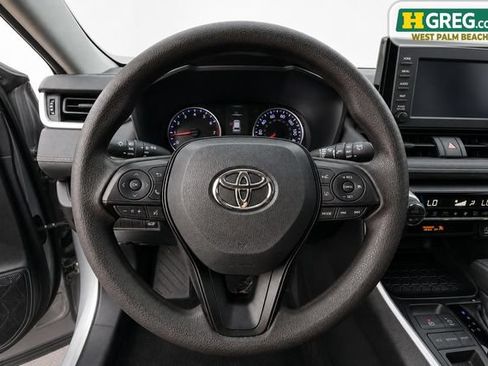 Used 2021 Toyota RAV4 XLE w/ Convenience Package FWD image 14