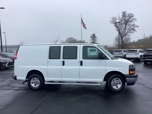 Used 2024 GMC Savana 2500 w/ Driver Convenience Package image 6