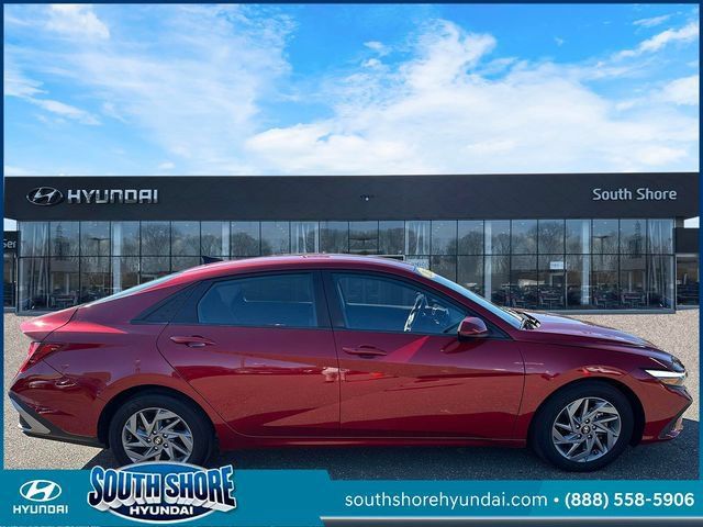 Certified 2024 Hyundai Elantra SEL FWD image 5
