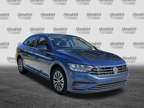 Used 2019 Volkswagen Jetta SE w/ Cold Weather Package image 2