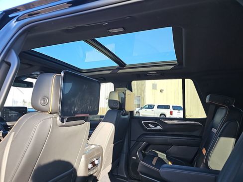 Used 2022 GMC Yukon AT4 w/ AT4 Premium Package AWD/4WD image 10