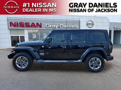 Used 2019 Jeep Wrangler Unlimited Sahara AWD/4WD image 4