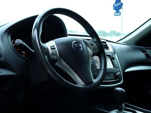 Used 2016 Nissan Altima 2.5 SV image 6