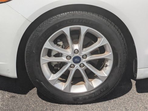 Used 2020 Ford Fusion SE FWD image 10