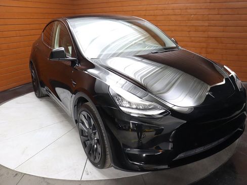 Used 2021 Tesla Model Y Long Range image 16