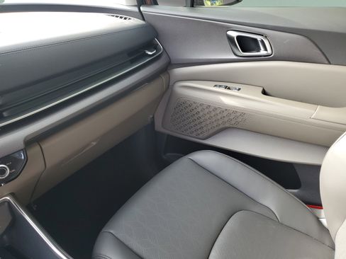 New 2026 Kia Carnival EX FWD image 21