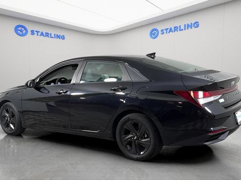 Used 2022 Hyundai Elantra SEL w/ Convenience Package FWD image 4