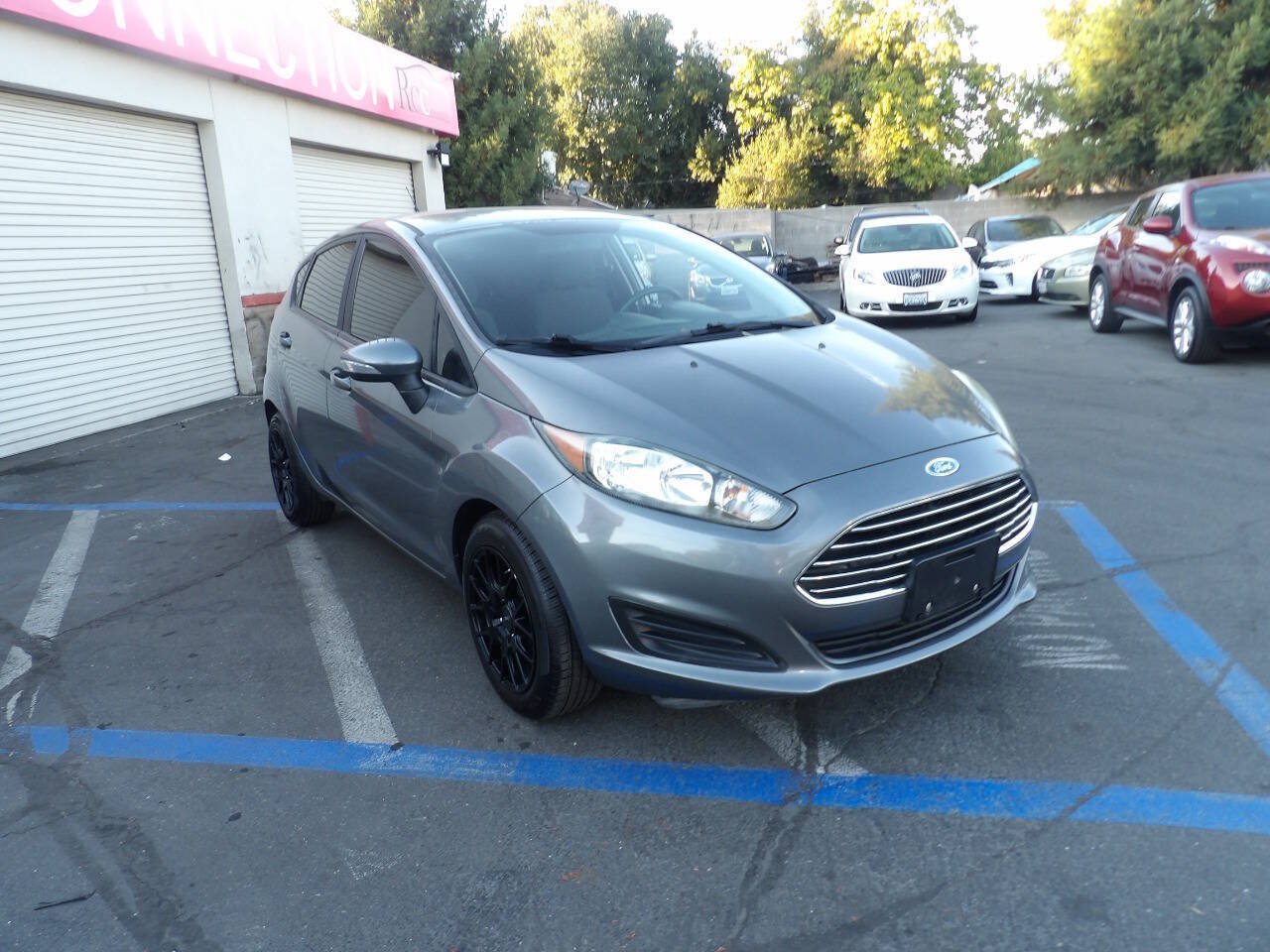 Used 2014 Ford Fiesta SE FWD image 2
