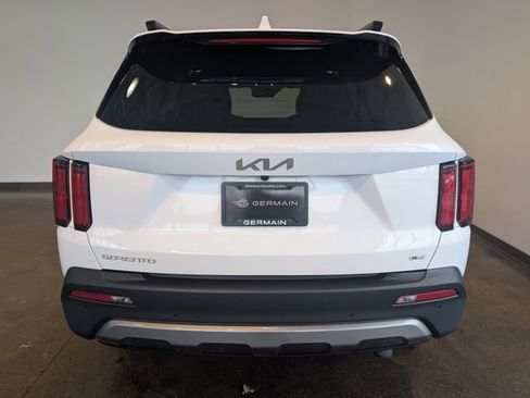 Used 2023 Kia Sorento SX Prestige image 4