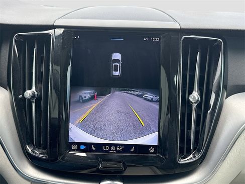 Used 2022 Volvo XC60 B5 Momentum image 15