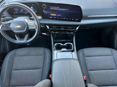 Used 2024 Chevrolet Traverse LT image 12