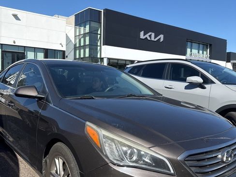 Used 2016 Hyundai Sonata SE image 2