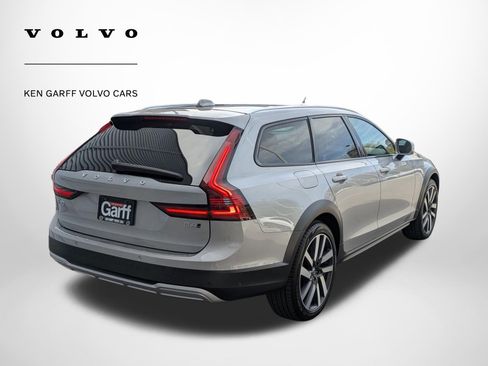 Used 2025 Volvo V90 B6 Cross Country Ultra w/ Protection Package Premier image 3