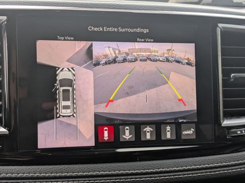 Used 2023 Chrysler Pacifica Limited w/ Uconnect Theater Family Group image 24