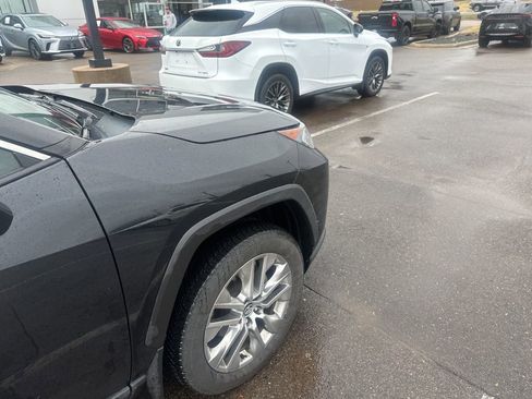 Used 2020 Toyota RAV4 XLE Premium image 16