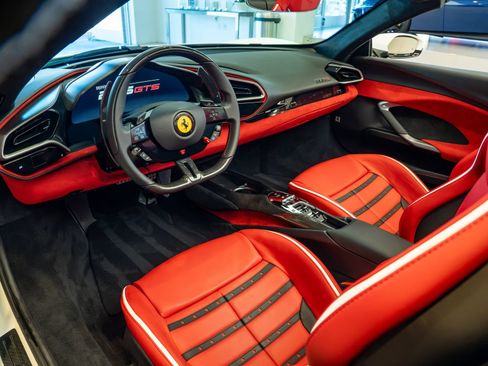 Used 2025 Ferrari 296 GTS RWD image 9