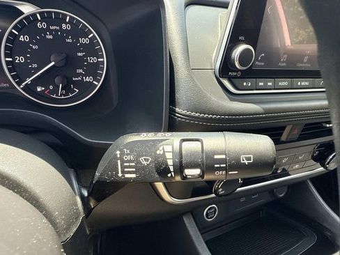 Used 2023 Nissan Rogue S AWD/4WD image 31