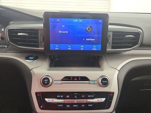 Used 2023 Ford Explorer XLT w/ Equipment Group 202A image 12