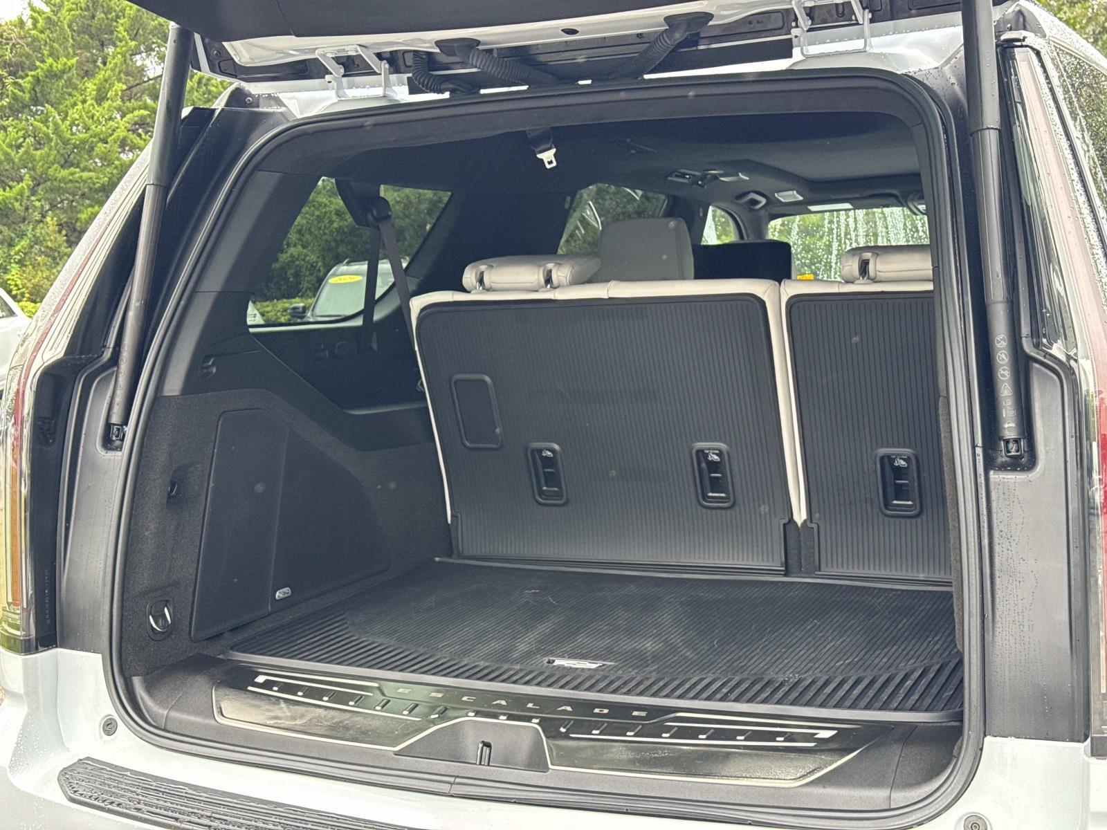 Certified 2026 Cadillac Escalade ESV Platinum Sport w/ LPO, ONYX Package AWD/4WD image 28