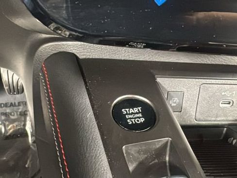 Certified 2025 Nissan Kicks SR image 23