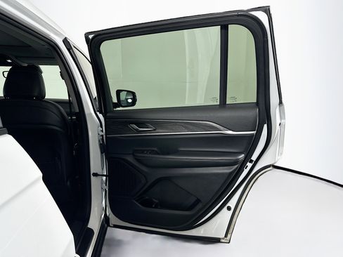 Used 2023 Jeep Grand Cherokee L Limited image 33