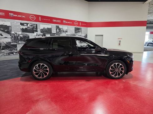 New 2026 Lincoln Nautilus Reserve image 2