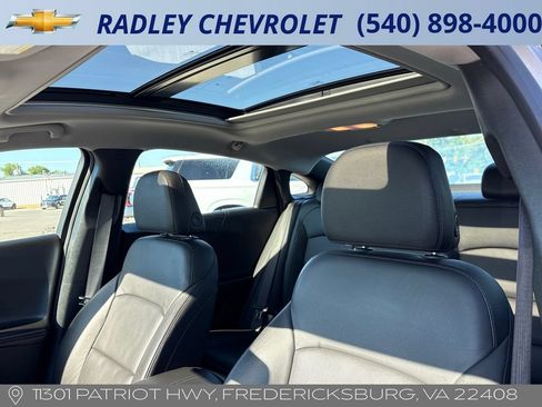 Used 2024 Chevrolet Malibu LT FWD image 2