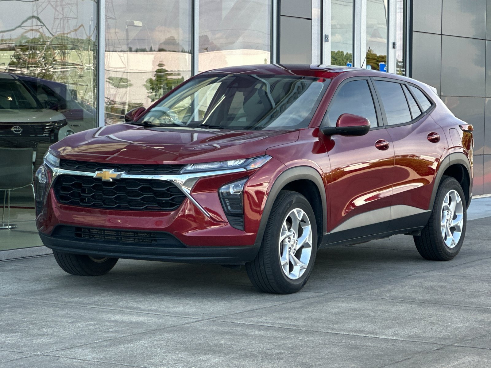 Used 2024 Chevrolet Trax LS w/ LS Convenience Package FWD image 8