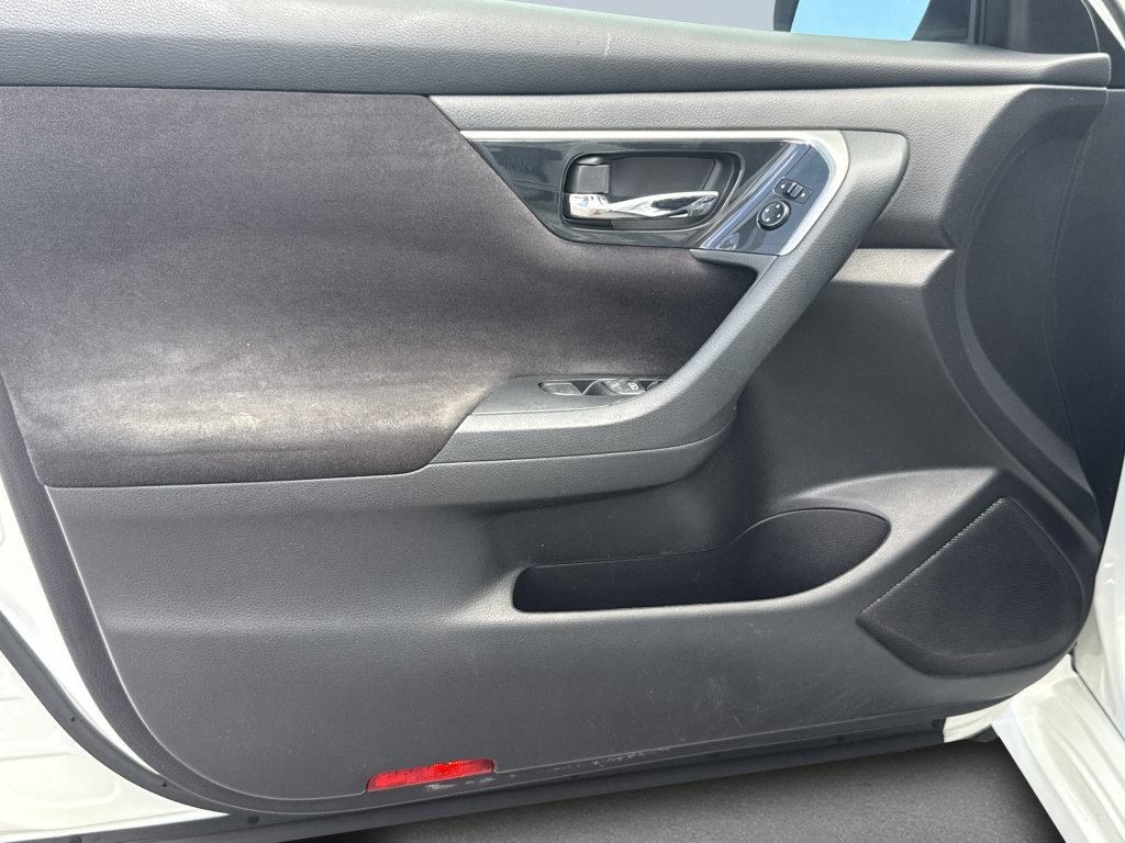 Used 2013 Nissan Altima 3.5 SV w/ Navigation Pkg FWD image 16