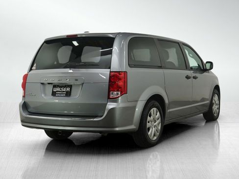 Used 2019 Dodge Grand Caravan SE w/ UConnect Hands-Free Group image 5