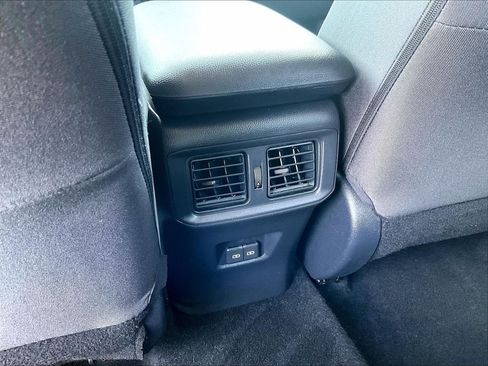 Used 2025 Toyota RAV4 XLE AWD/4WD image 28