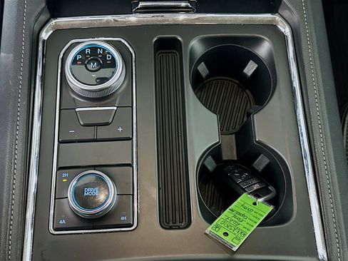 Used 2024 Ford Expedition Max XLT image 25