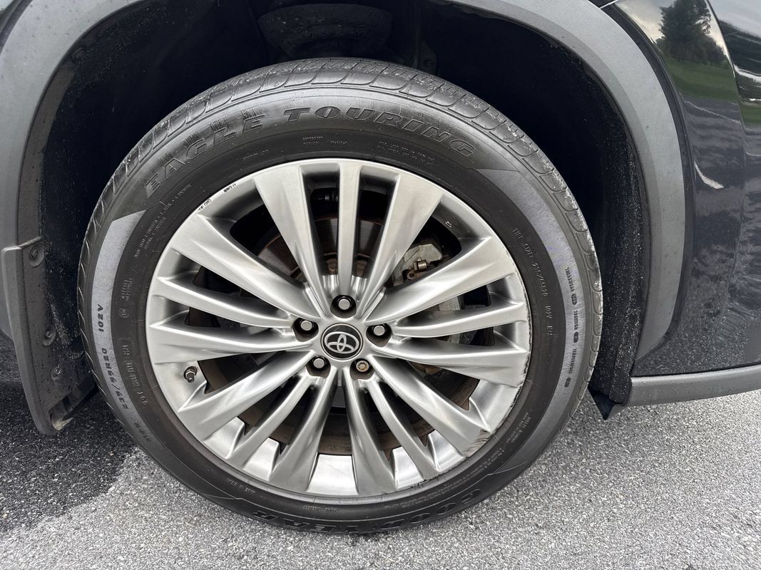 Used 2022 Toyota Highlander Platinum AWD/4WD image 36