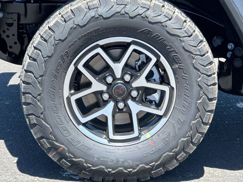 New 2026 Jeep Wrangler Unlimited Rubicon w/ Steel Bumper Group AWD/4WD image 23