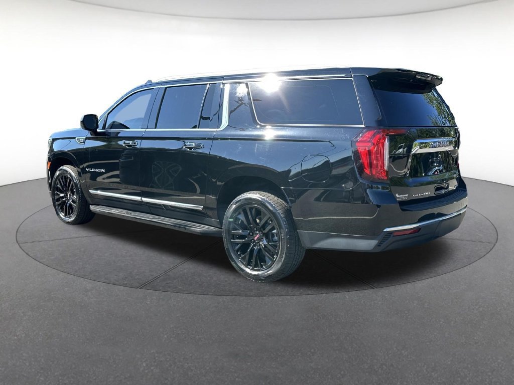 Used 2023 GMC Yukon XL SLT AWD/4WD image 3